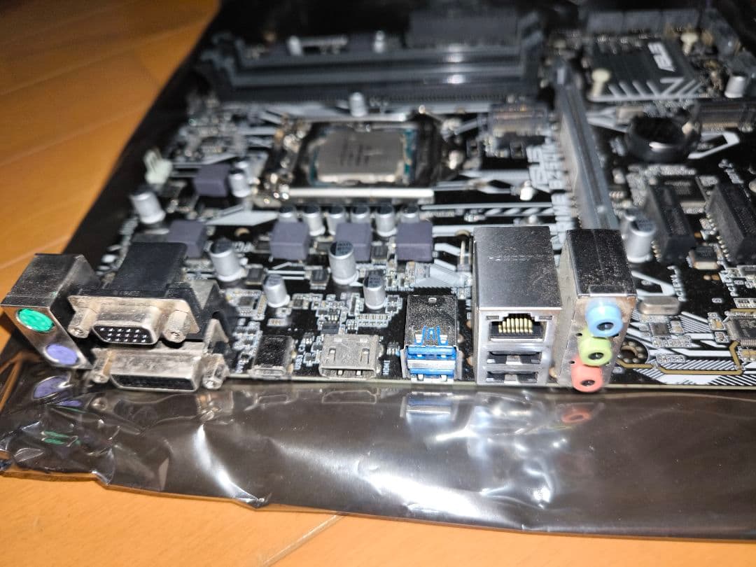 CPU ASUS PRIME B250M-A +i7-7000 3.6ghz