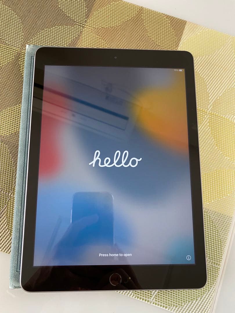 Apple iPad（第5世代）」のWi-Fiモデル スペースグレー Amazon.co.jp: 【整備済み品】 Apple iPad (第5世代) Wi-Fi +