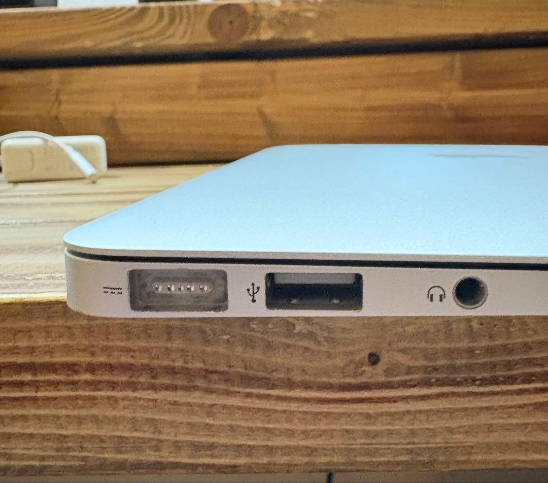 MacBook Air 11インチ 箱、電源、OSメモリ付き