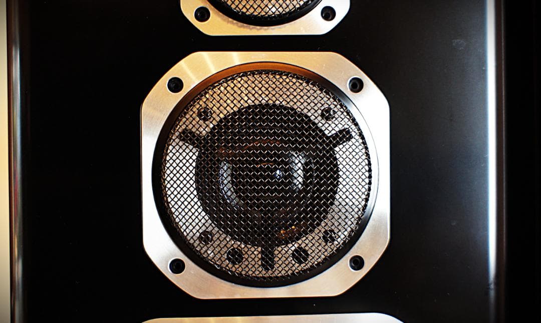 【超美品】YAMAHAスピーカー：NS-555AV　インシュレーター付整備良品