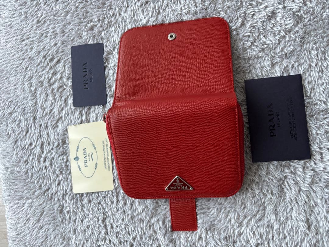 PRADA 二つ折り財布 レッド サフィアーノレザー - メルカリ