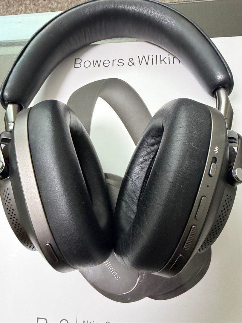 Bowers & Wilkins Px8 ワイヤレスヘッドホン　ブラック