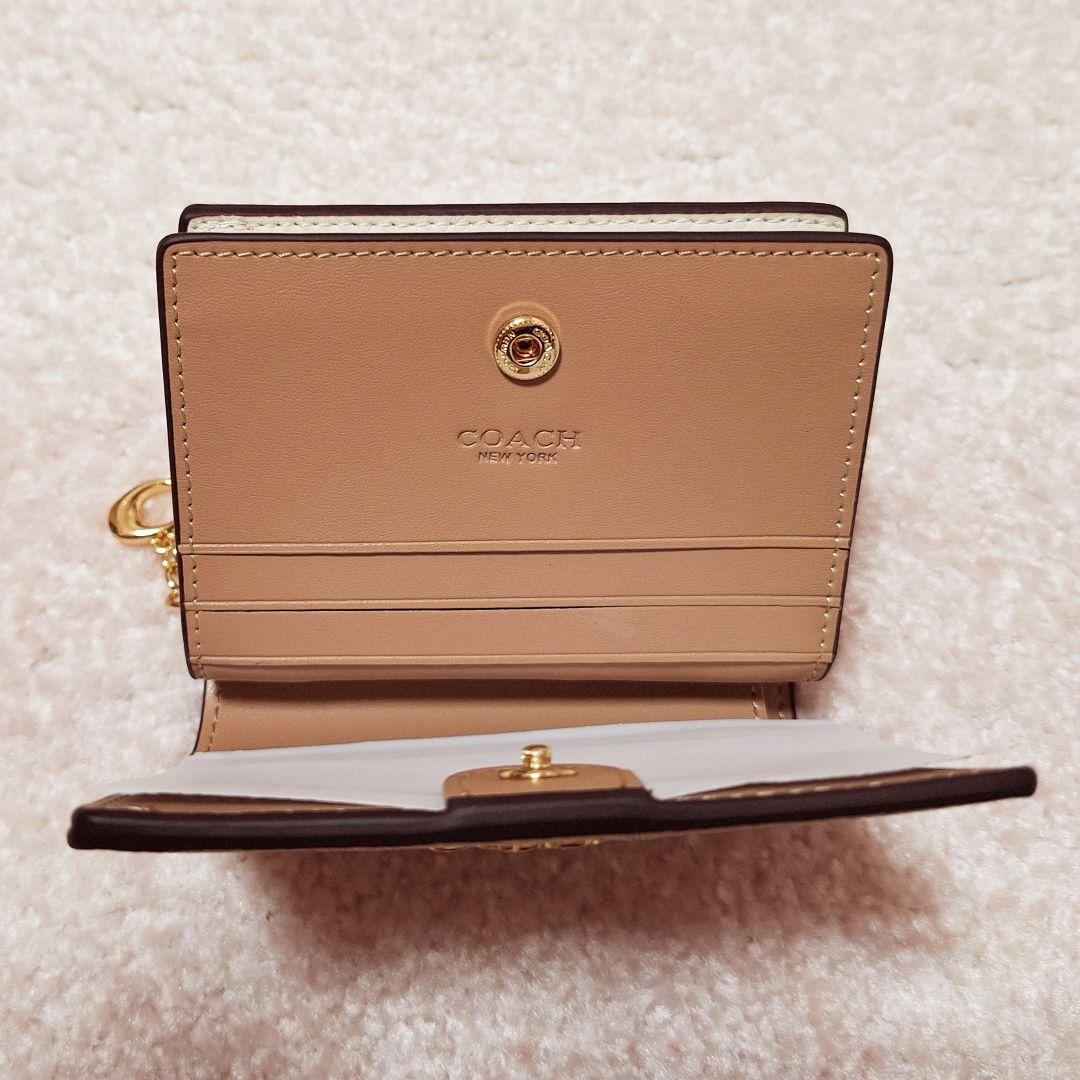 新品未使用☆ COACH 猫イラスト 二つ折り財布 クリーム色 ☆ コーチ
