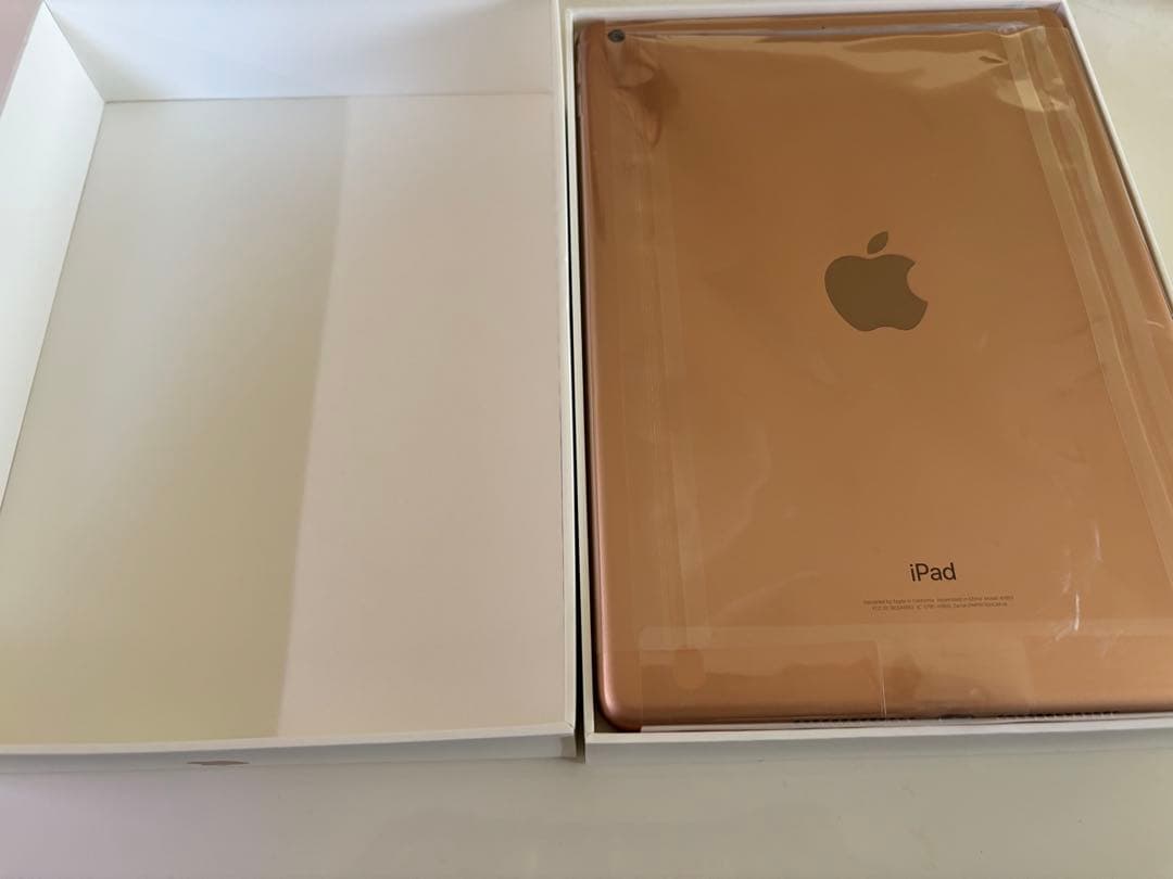 中古品　Apple iPad（第６世代）32GB Wi-Fi Gold