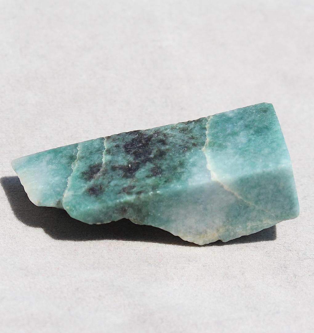 ［ブルーの美翡翠］糸魚川翡翠 青翡翠 原石 47.8g