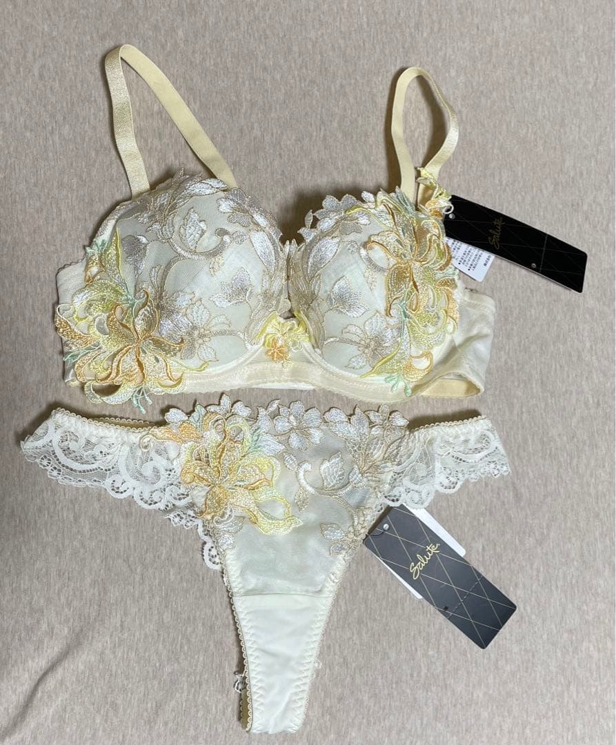 サルートE65期間限定お値下げ13000→10000