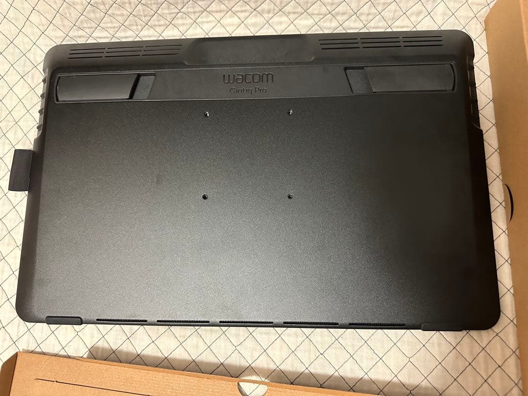 Wacom Cintiq Pro 16 液タブ　液晶ペンタブレット