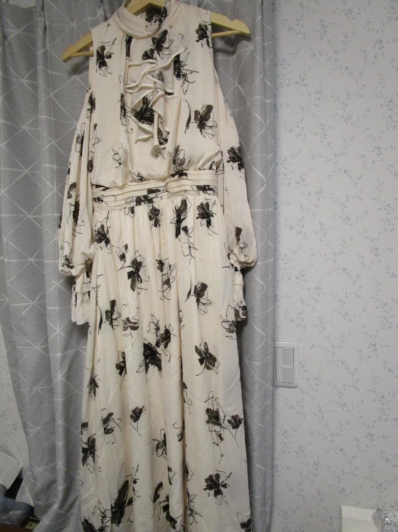 LILY BROWN ショルダーオープンワンピース　サイズ1 ショルダーオープンワンピース(マキシ・ロングワンピース)｜ワンピース