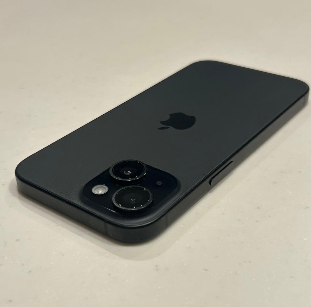 Apple iPhone 15 128GB ブラック 本体 SIMフリー　中古