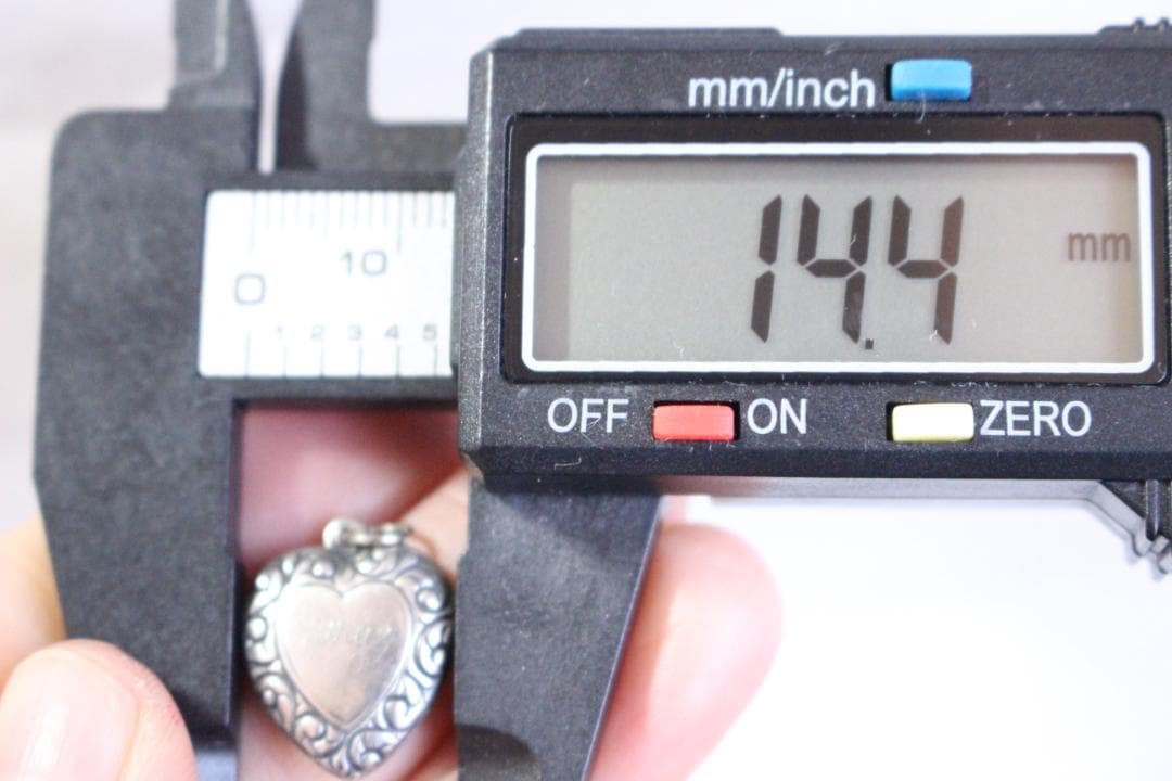 30s スウィートハートジュエリー 唐草 古着 渦巻 チャーム 波 NAVY