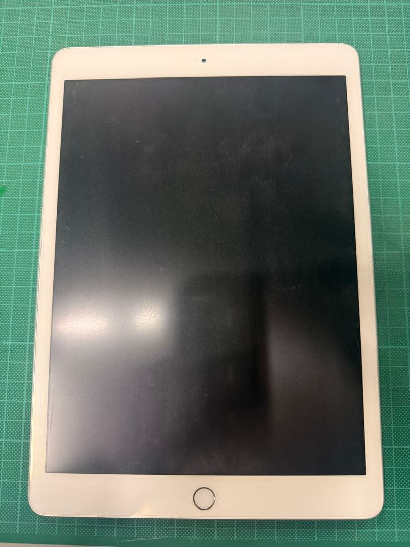 Apple純正 正規品 iPad 本体 第7世代 美品 シルバー リセット済 Amazon.co.jp: 【整備済み品】 Apple iPad (第7世代) Wi-Fi 32GB