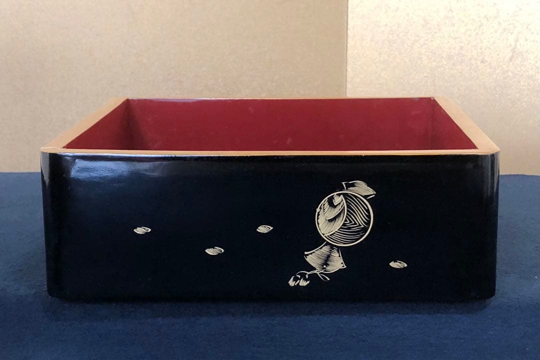 《R》黒内朱 沈金宝尽し 四段重 替蓋 重台付 木箱 251204お3