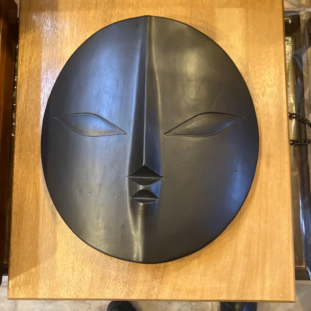 太陽の顔　EXPO70記念'太陽の顔'岡本太郎作　信楽焼　箱　チェーン付き 岡本太郎 EXPO70 万博記念 太陽の顔 お面 - メルカリ