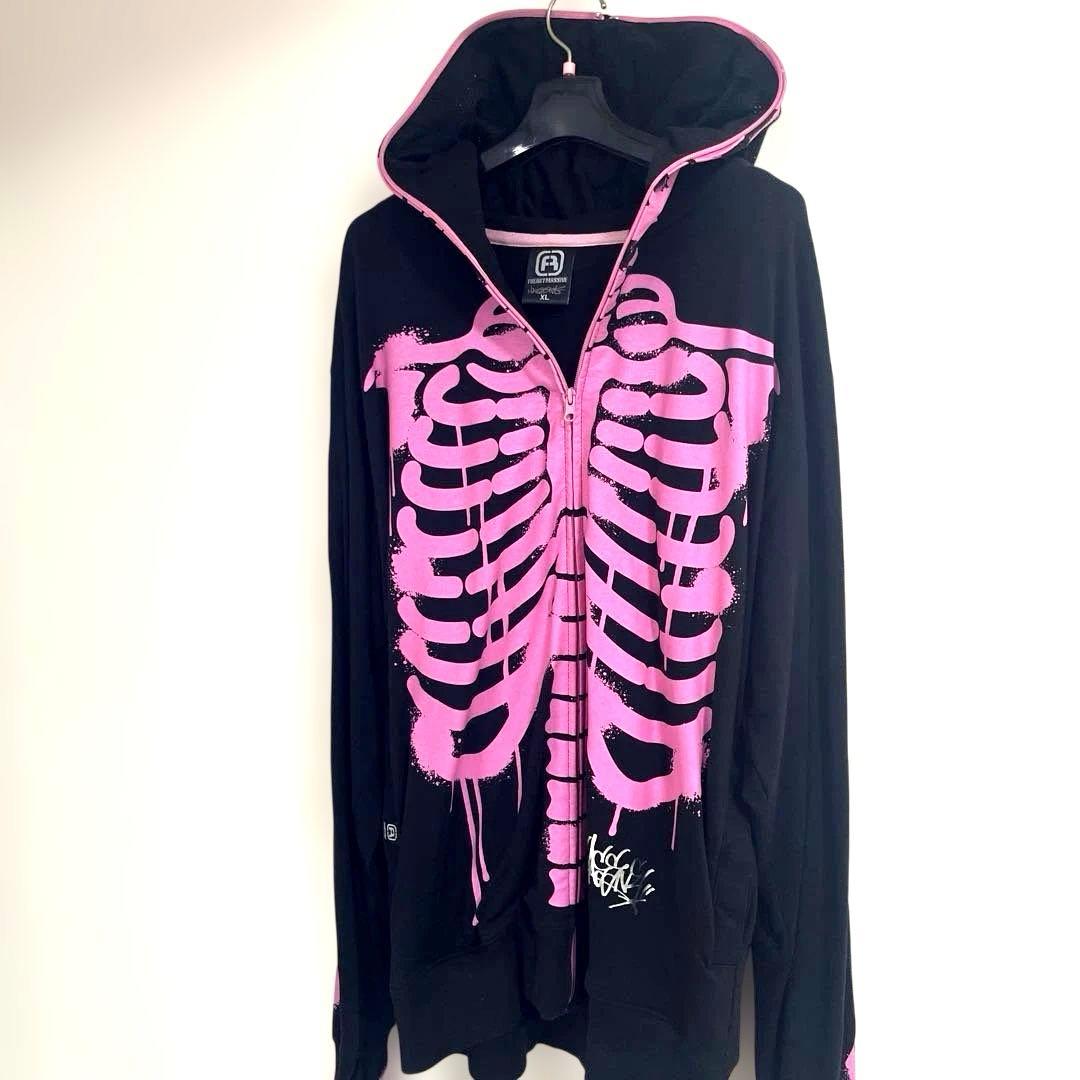 スケルトンプリント パーカー 黒とピンク - メルカリ