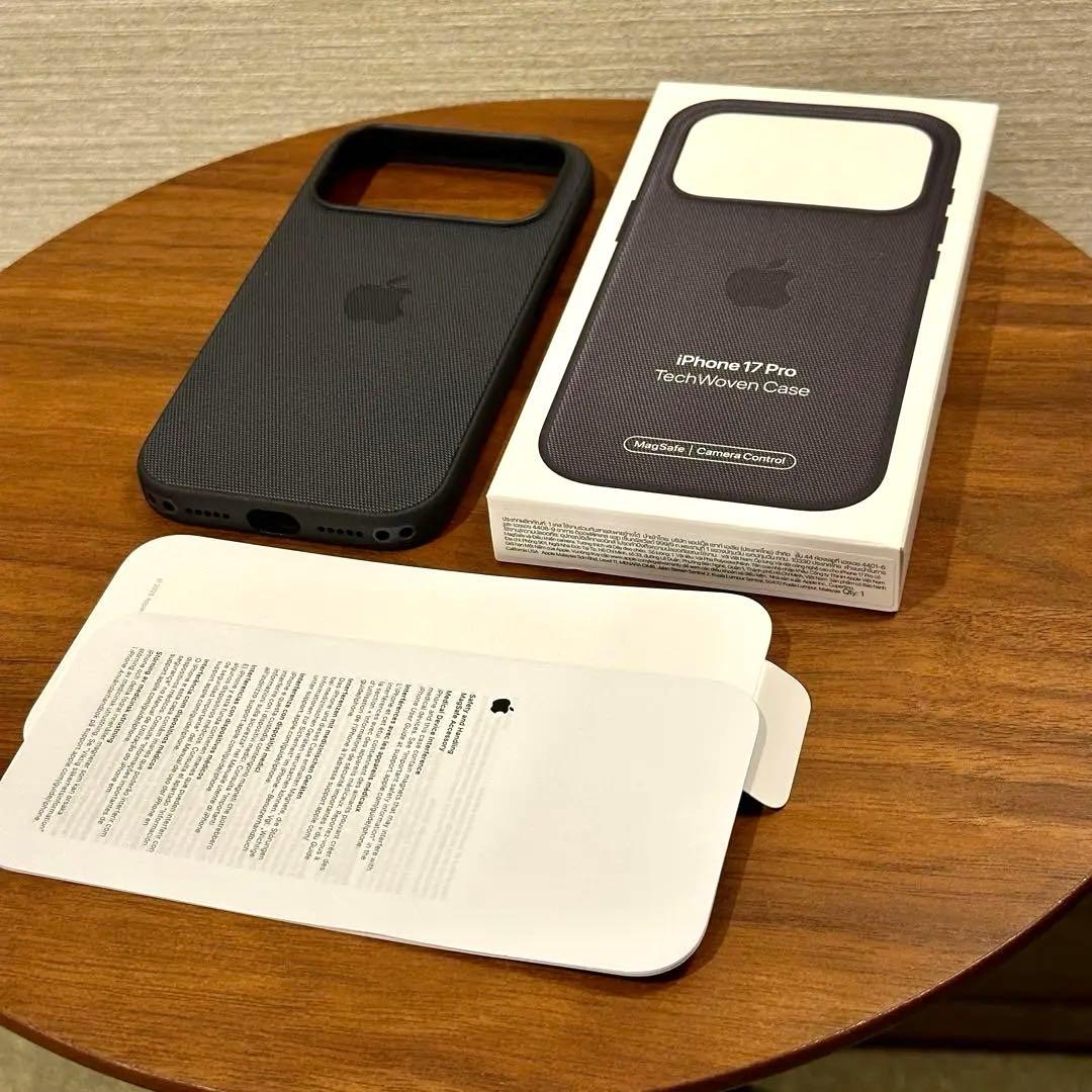 美品中古】iPhone 17 Proテックウーブンケース「ブラック」Apple