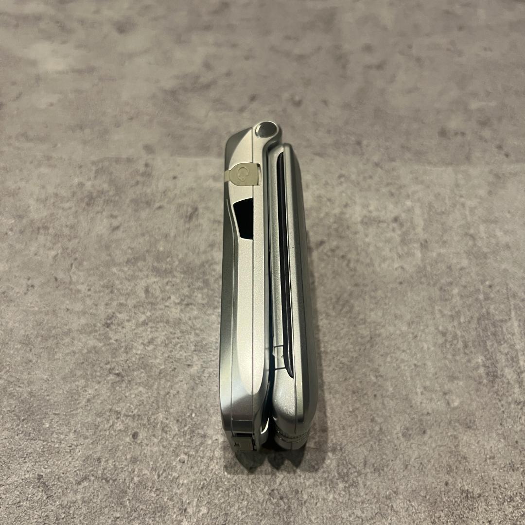 ドコモdocomoFOMAガラケーF2051シルバー未使用に近い付属品あり