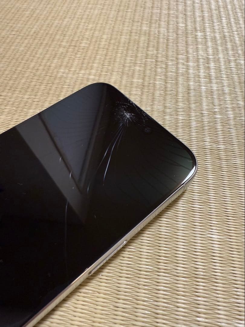 【まるす】【画面割れ】iPhone 15 Pro Max 256GB