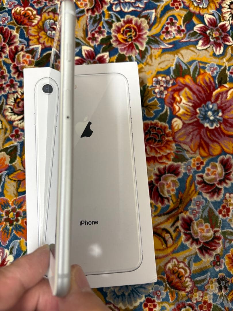 iPhone 8 Plus au版 ジャンク 背面割れ 残債なし 補修歴あり - メルカリ