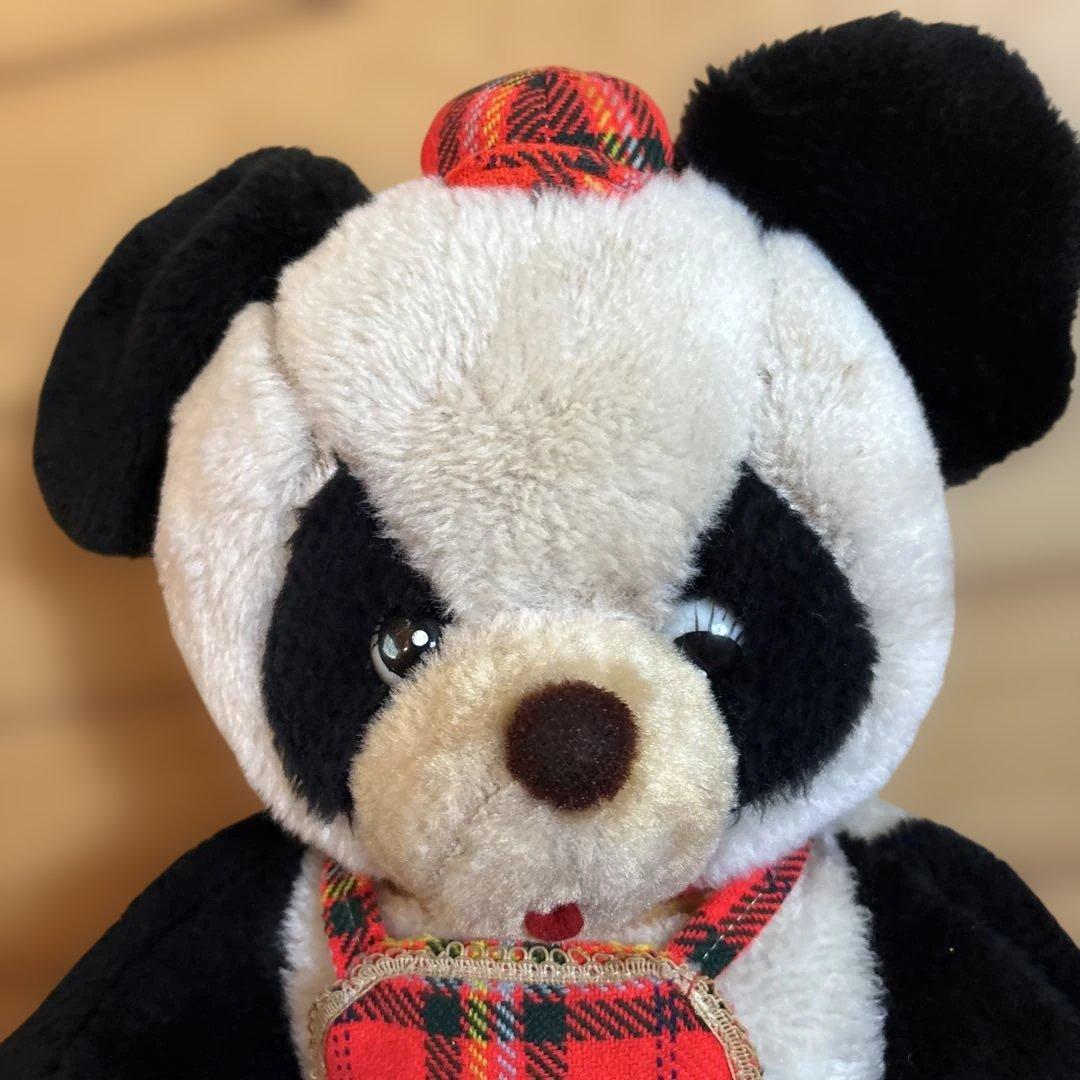 昭和レトロ パンダぬいぐるみ 赤チェックオーバーオール - メルカリ