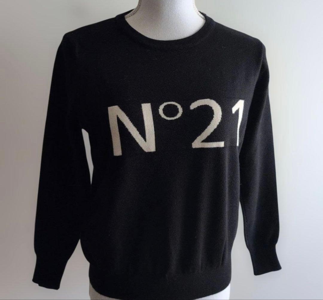 N°21 ロゴ入り ニット - メルカリ