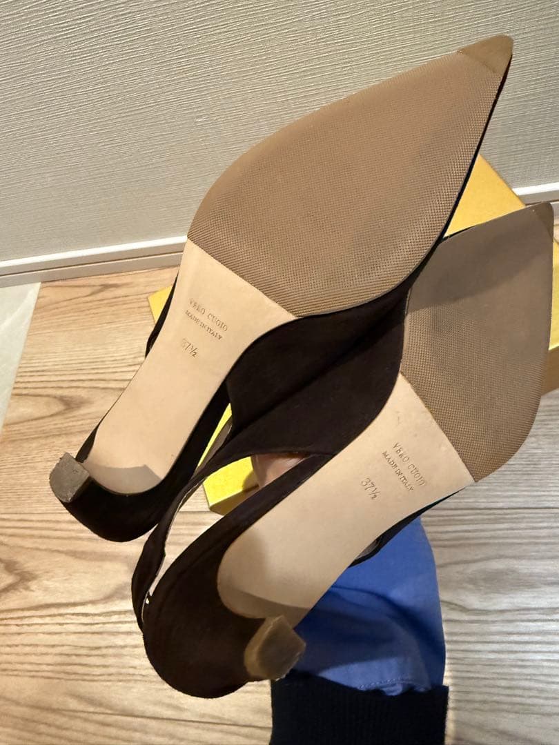 ttams様専用】BRENTELLAスエードバックストラップパンプス 37.5 - メルカリ