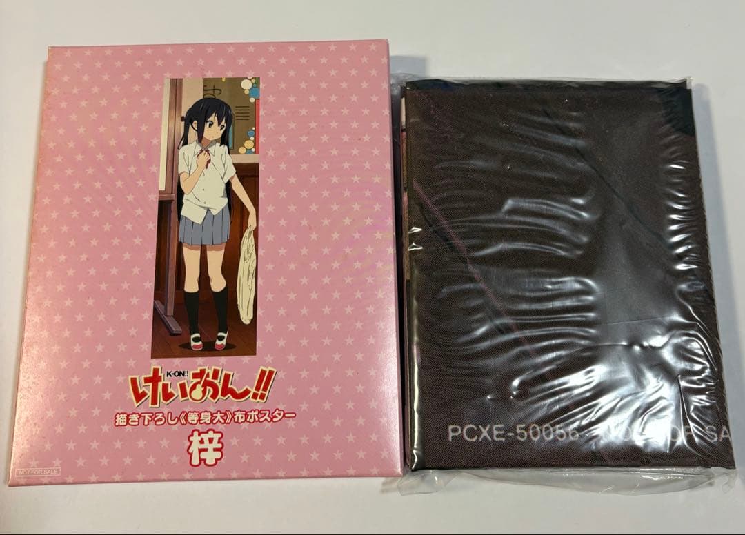 けいおん!! 描き下ろし等身大布ポスター 中野梓 - メルカリ