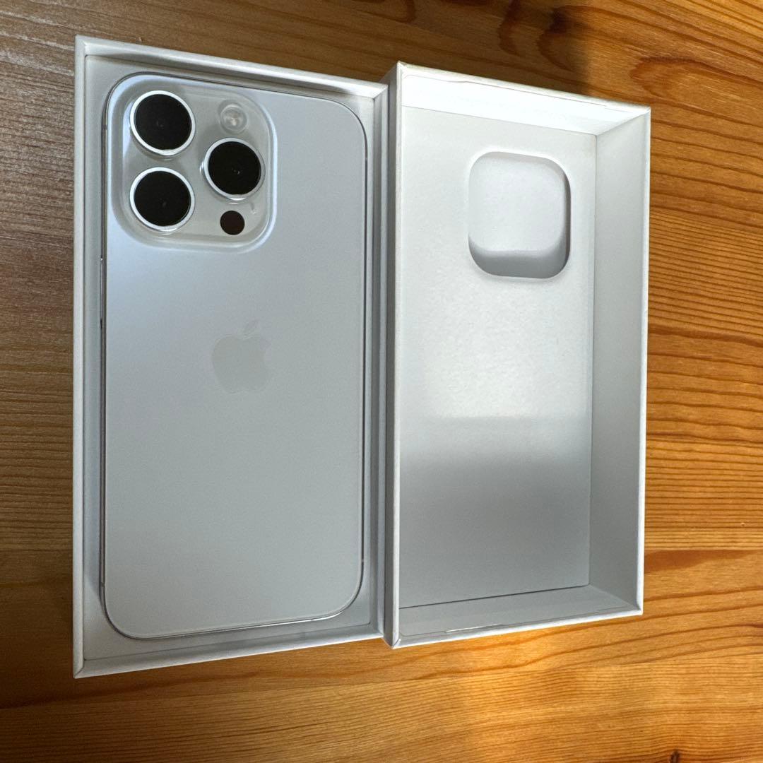 iPhone15Pro 本体　ホワイトチタニウム　美品