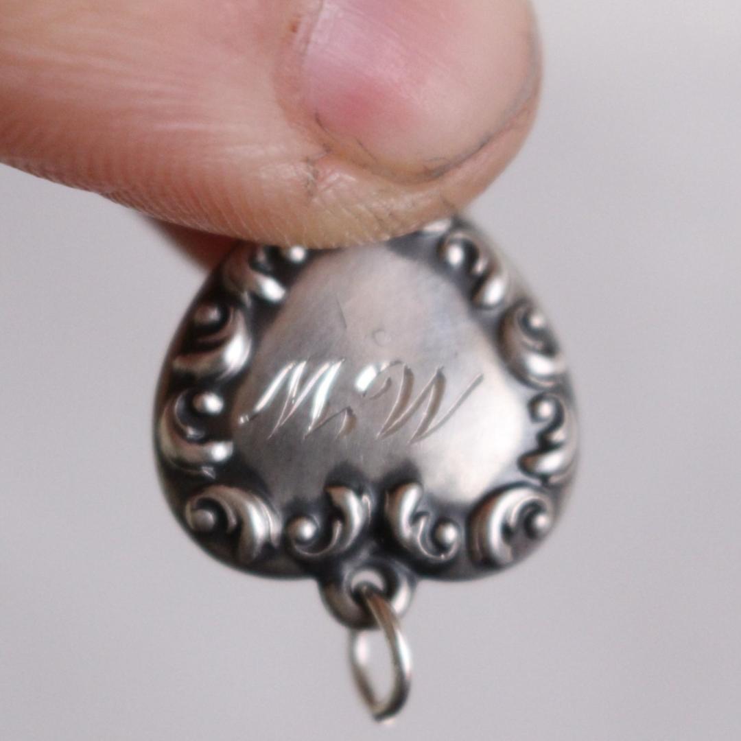 40s スウィートハートジュエリー NAVY 古着 チャーム 波 アールデコ