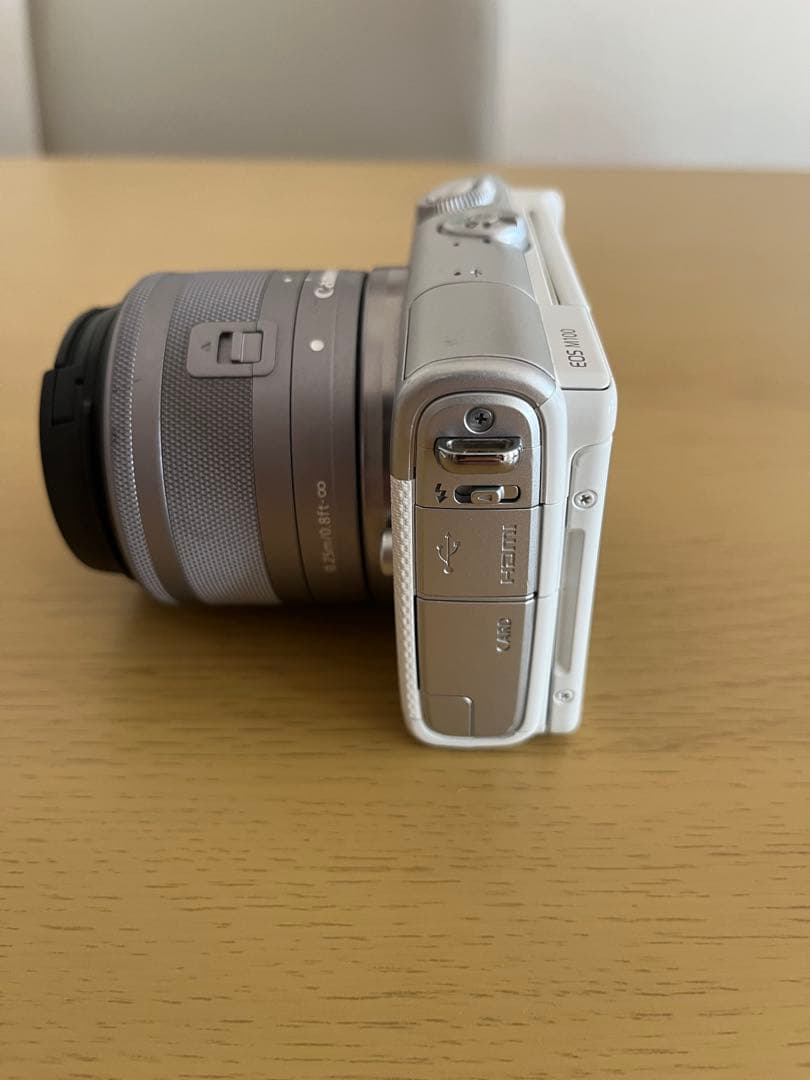 【三脚付き】Canon EOS M100 ミラーレス一眼 ホワイト