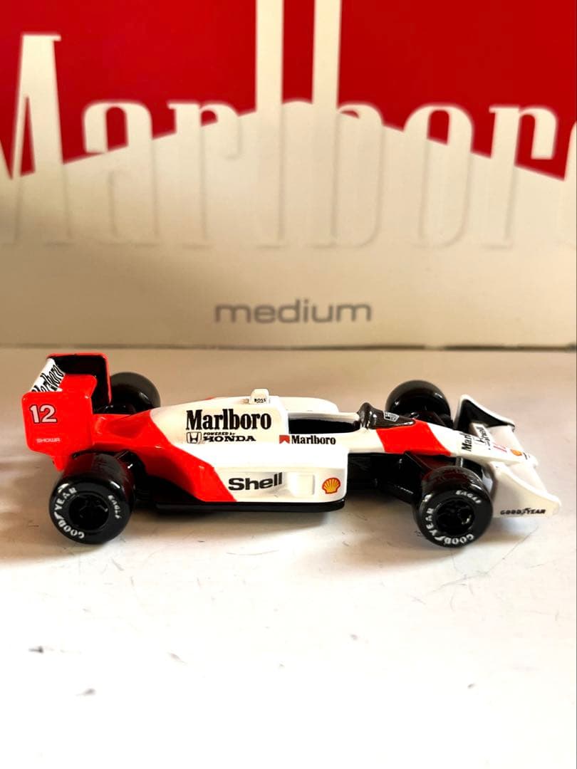 トミカレーシング マクラーレンMP4/4 No.12（セナ）マルボロ仕様