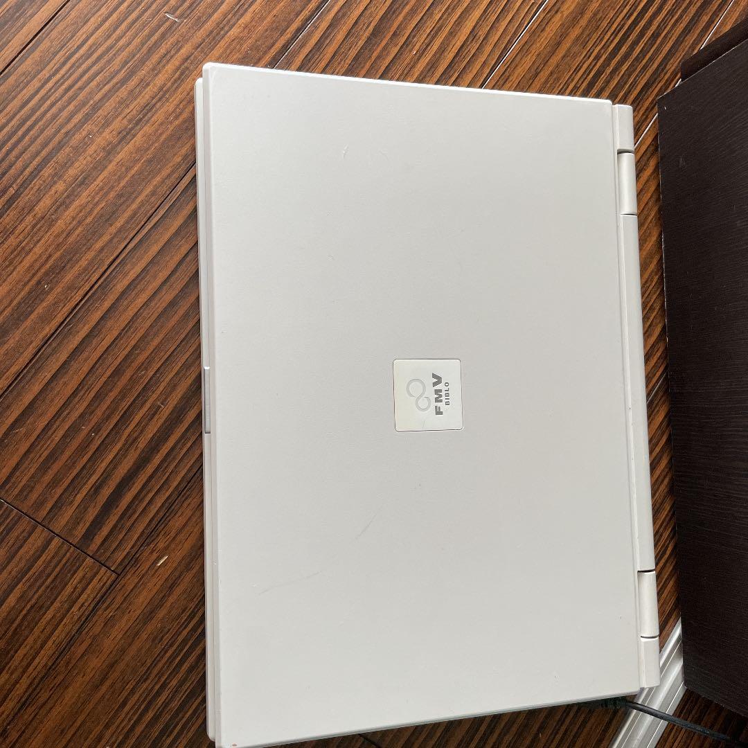 NEC ノートパソコン　白