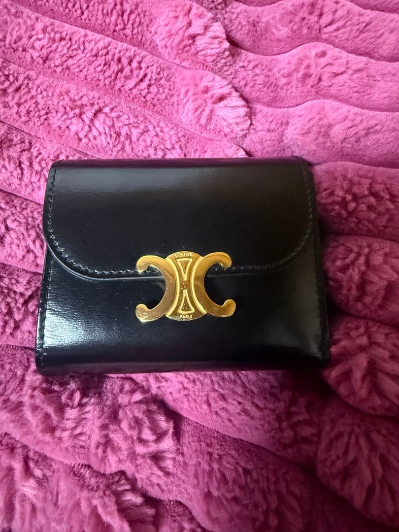 美品 CELINE トリオンフ 三つ折りウォレット（ブラック／ゴールド金具 CELINE（セリーヌ） [新品/正規ラッピング済] 財布 ミニ 三つ折り