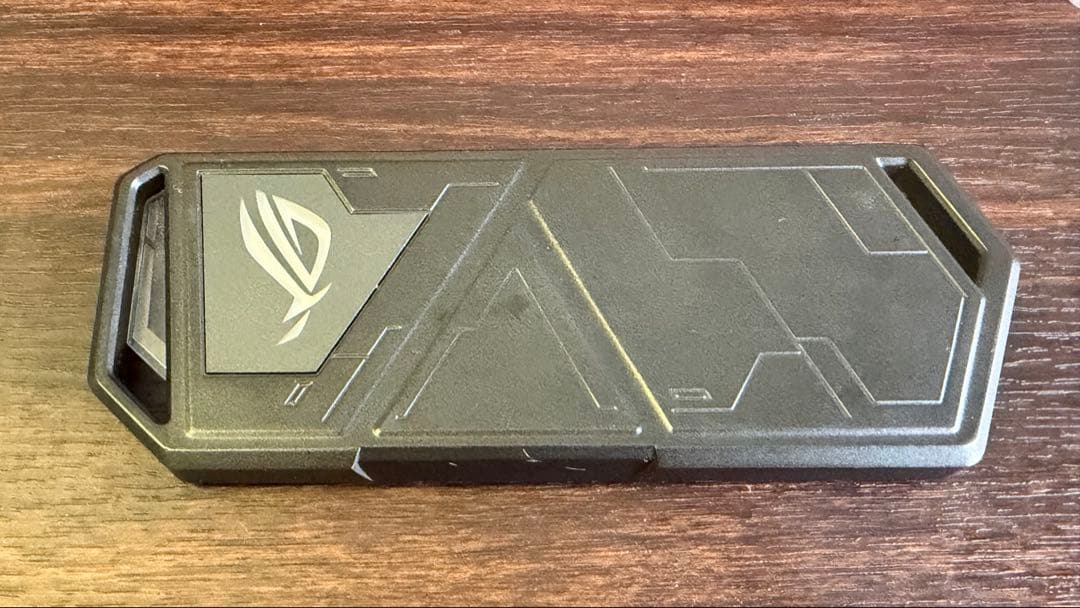 外付けハードディスク・ドライブ ASUS ROG Strix Arion Intel 670p 1TBSSD NVMe M.2 SSDを高速USBストレージとして使用できる、光る