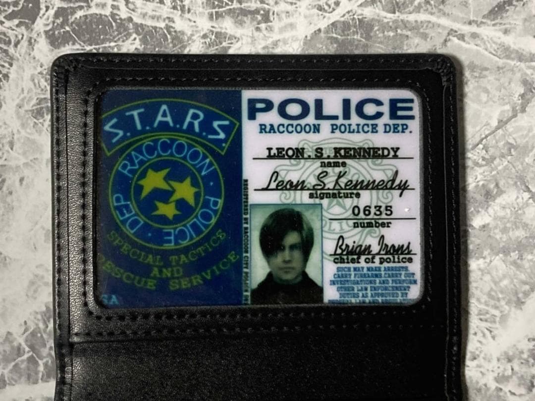 バイオハザード レオン・S・ケネディの警察手帳」 jo-db - メルカリ