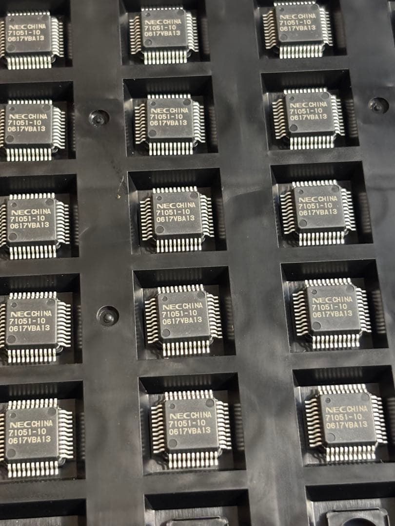 30個。NEC ICチップ　UPD71051GB-10-3B4。未使用長期保管品