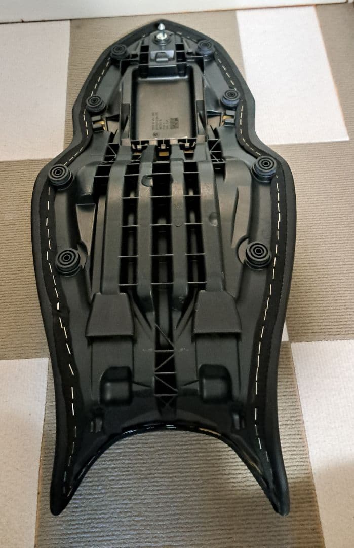 1/18まで限定値下げ F900R 純正 ローシート - メルカリ