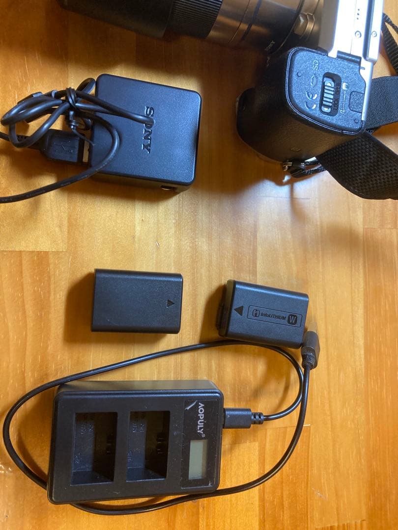 Sony α6000コンパクトデジタルカメラ バッテリー2個 充電器、バッグ付き