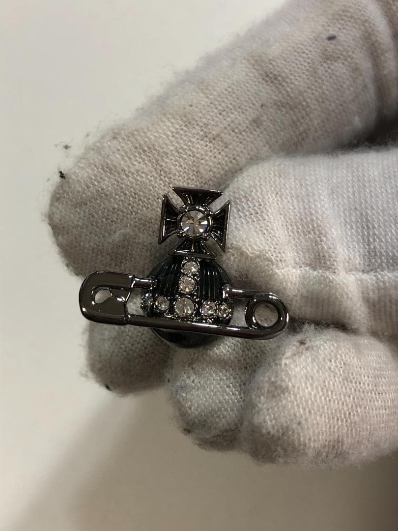027010 vivienne westwood オーブ 安全ピン ピアス 片耳 - メルカリ