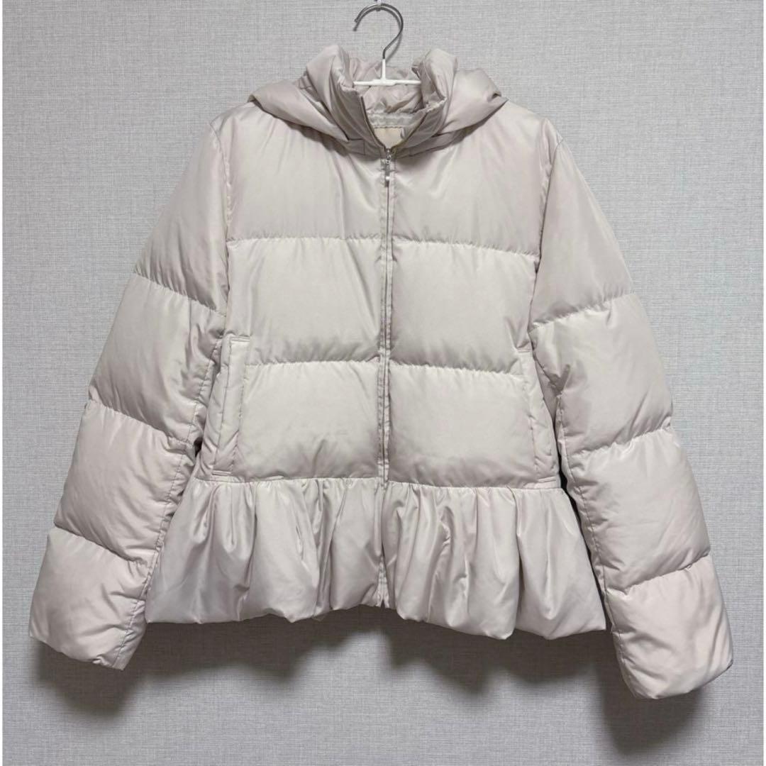 美品 アプワイザーリッシェ 撥水ペプラムダウン グレージュ M