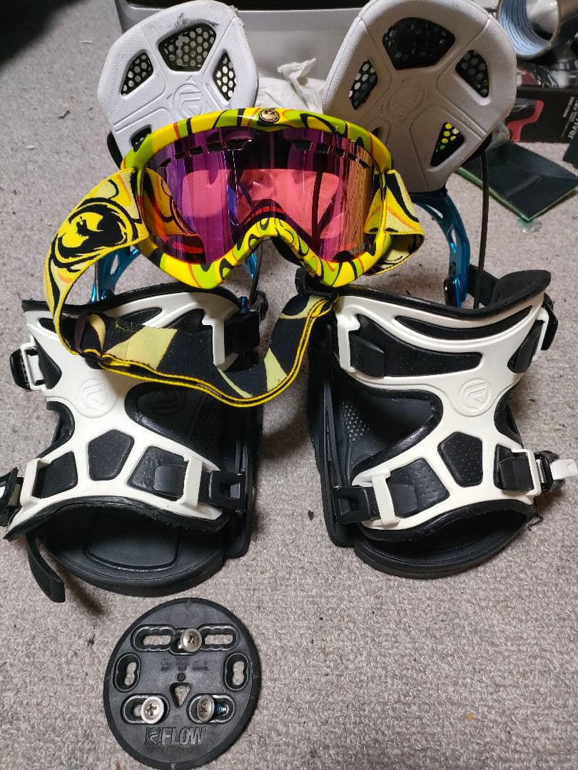 FLOWスノーボードビンディング GT FUES Lサイズ ゴーグルおまけ