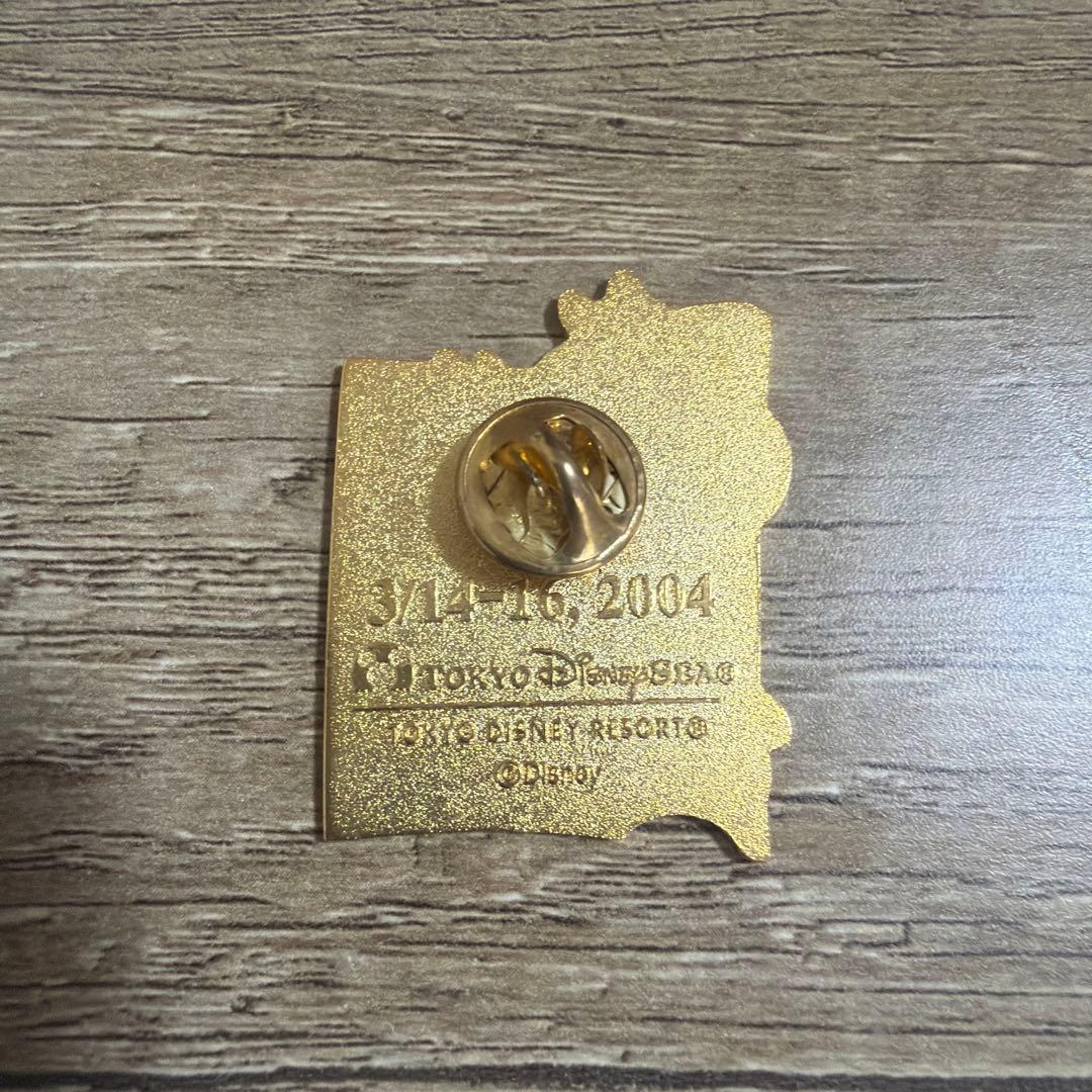 東京ディズニーシー ドナルドダック ピンバッジ 2004年 入園記念