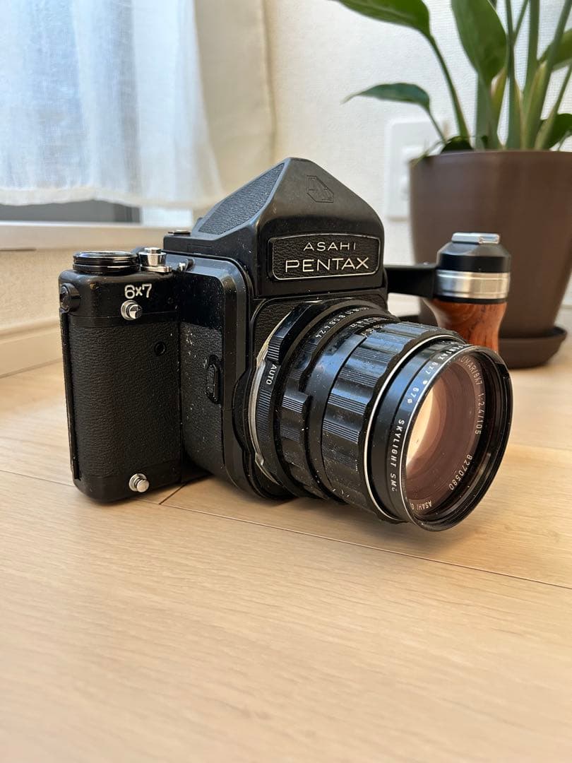 PENTAX 67 動作未確認　ジャンク品扱い　木製グリップ付き