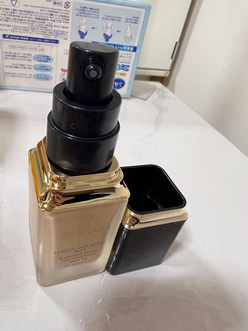 クレドポーボーテ　タンフリュイドエクラ マットオークル　ナチュレルoc10 タンフリュイドエクラ マット オークル10 / クレ・ド・ポー ボーテ(Cle