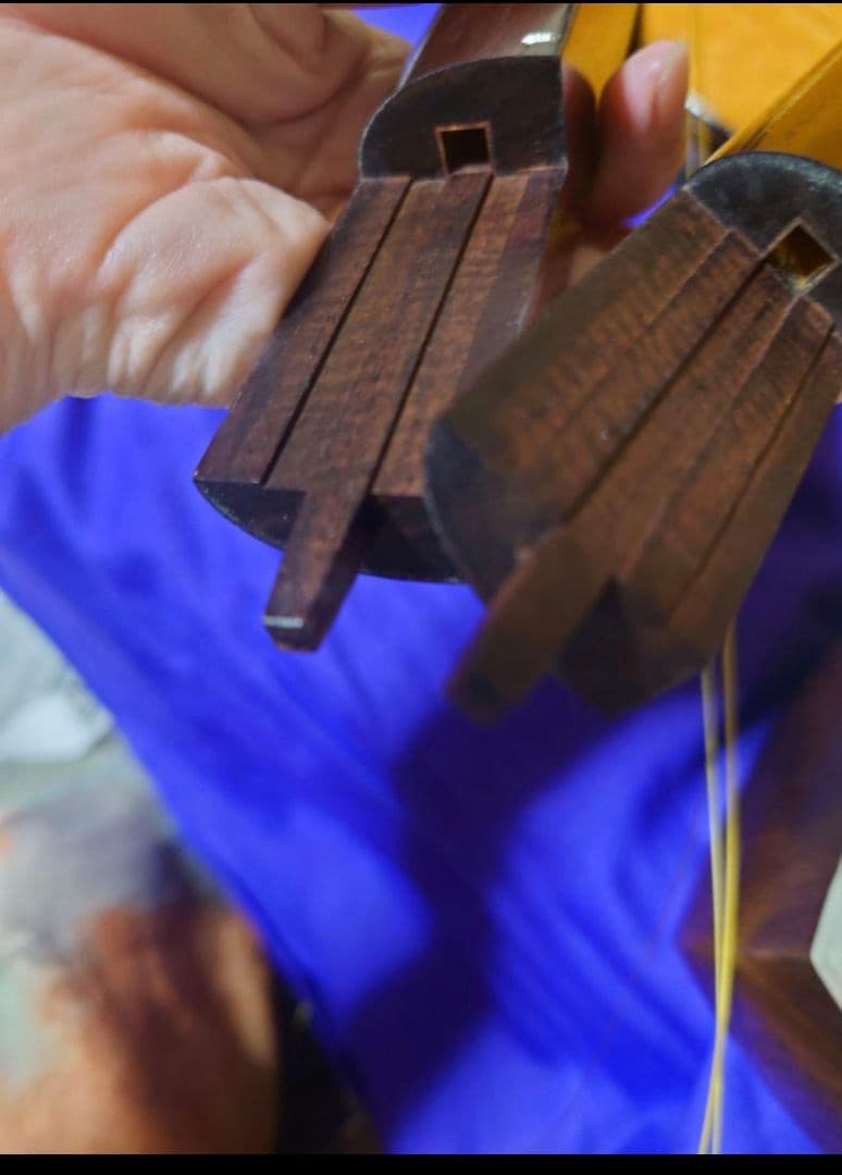 細棹三味線　棹全体に綺麗なすだれ虎斑入りハードケース付宅急便配送料¥1700込