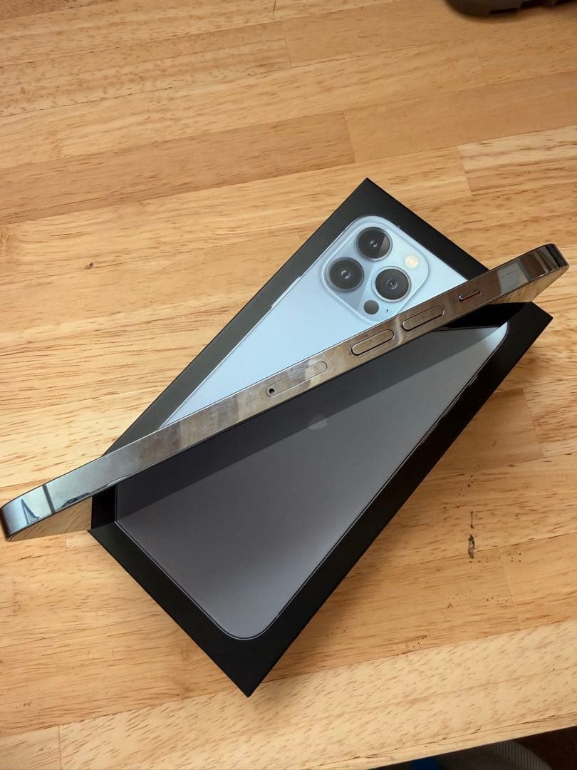 iPhone 13 Pro Max 256 GB シエラブルー　ケースおまけ付き