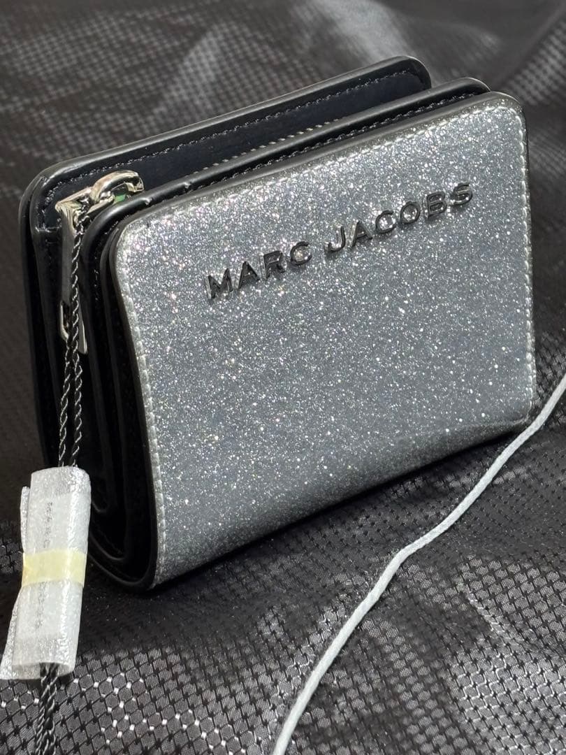 MARC JACOBS シルバー 二つ折り財布 楽天市場】marc jacobs 二つ折り財布 シルバーの通販
