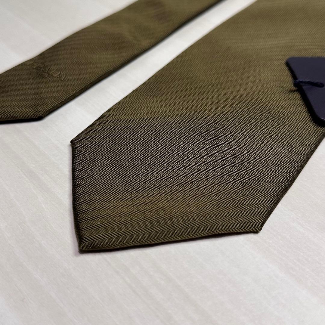 新品タグ付き☆プラダ☆ネクタイ☆カーキ☆ブラウン☆無地