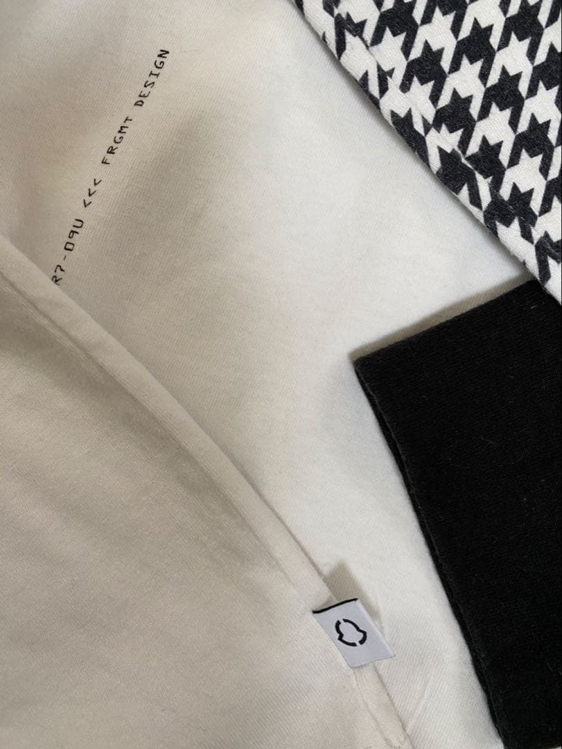 MONCLER ロングTシャツ モンクレール正規品ワッペンsizeL - メルカリ