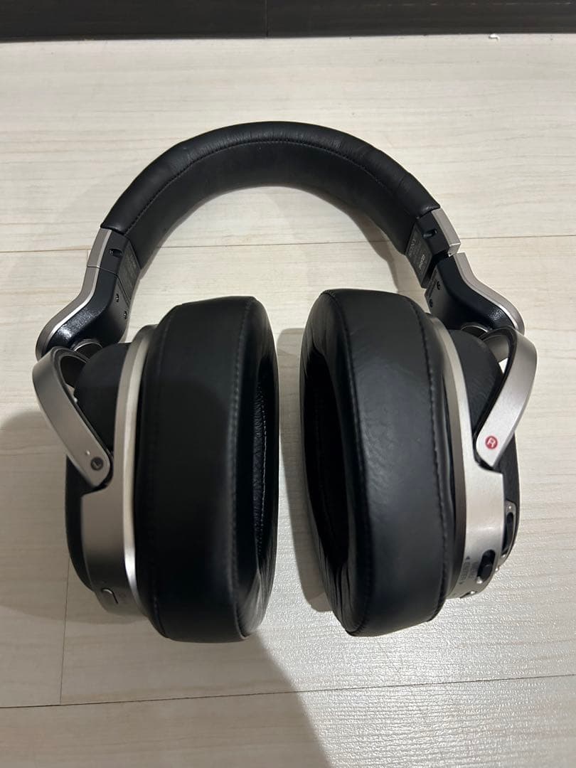 【美品】SONY ワイヤレスヘッドホン MDR-HW700DS