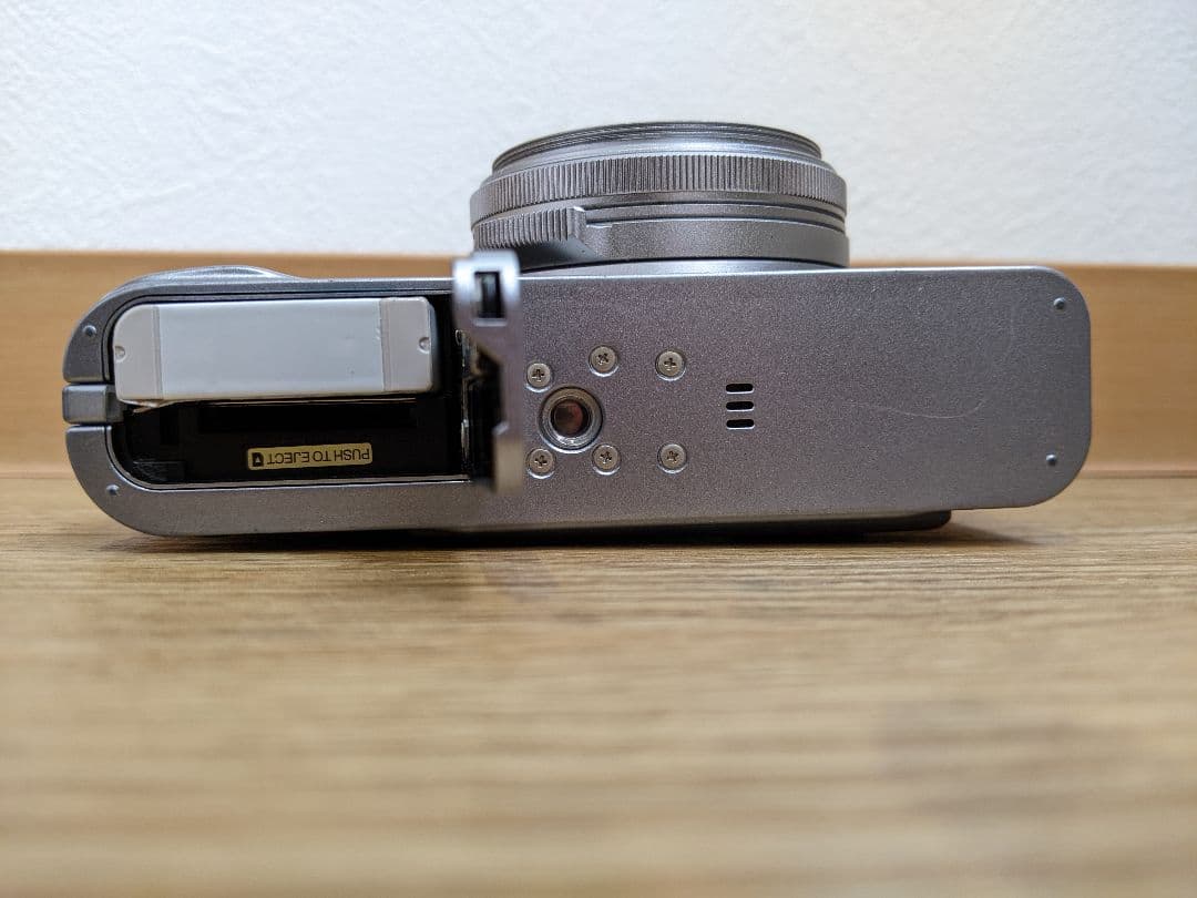 Fujifilm FUJI X100 23mm f/2レンズ